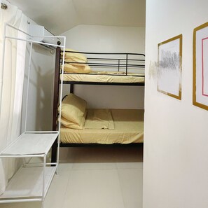 2 habitaciones, tabla de planchar con plancha, wifi y ropa de cama