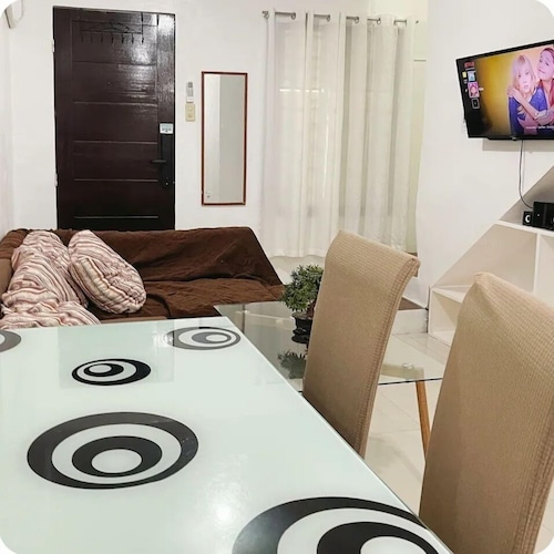 Kellyscrib 2bed 1bath Entire House Fully Airconditioned Clark Angeles Pampanga
