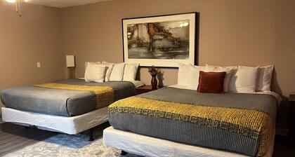 7 BR Secluded Compound-Abundant Parking-Minutes from Downtown & Airport.