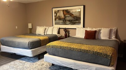 7 BR Secluded Compound-Abundant Parking-Minutes from Downtown & Airport.