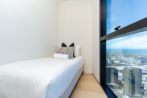 1 dormitorio, tabla de planchar con plancha, wifi y ropa de cama