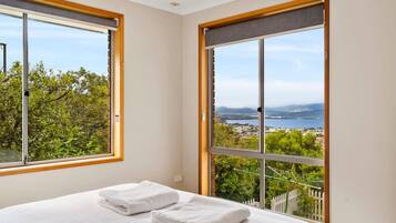 4 bedrooms, desk, iron/ironing board, travel cot