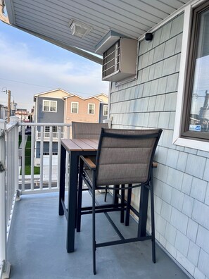 Outdoor dining - 2BR Condo, Walk to Everything, WiFi, AC, Parking - Fireworks, Sleeps 6 (Wildwood)