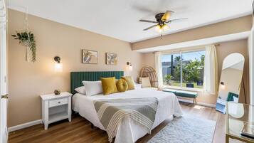 3 bedrooms, desk, iron/ironing board, free WiFi