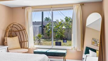 3 bedrooms, desk, iron/ironing board, free WiFi