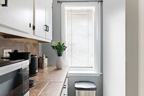 Cookware/dishes/utensils