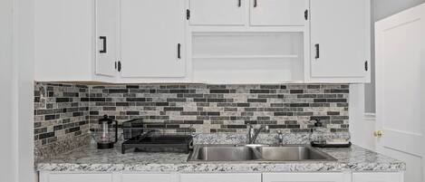 Cookware/dishes/utensils