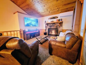Smart TV, lareira, videogames, DVD player