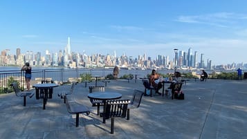 Apartment, 2 Bedrooms, Smoking, City View | Outdoor dining