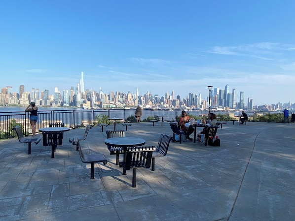 Apartment, 2 Bedrooms, Smoking, City View | Outdoor dining