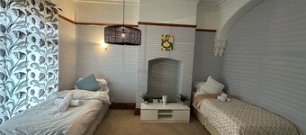 7 Bedroom Cosy Walsall Stay - WiFi & Free Parking