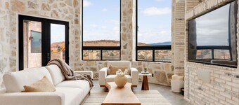 16K sqft Castle! Sleeps 40. Theater. Rock-Climbing Wall. Gym. Pool. VIEWS!