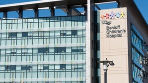 A modern building with a sign for UOSF Benioff Children's Hospital.