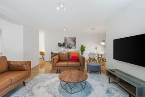 TV - Garden Apartment with Large Outdoor Areas. (Cremorne)