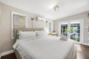 3 chambres, coffres-forts dans les chambres, fer et planche à repasser