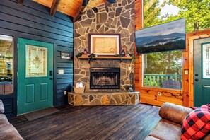 Smart TV, fireplace