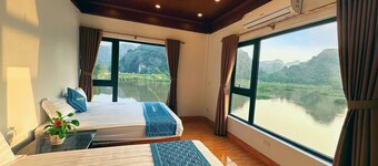 Ninh Binh homestay. view wonderful, the rice fields the pleasant lotus fragrance