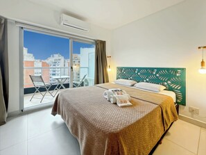 Deluxe-Studio | Laptopgeeigneter Arbeitsplatz, kostenloses WLAN, Bettwäsche