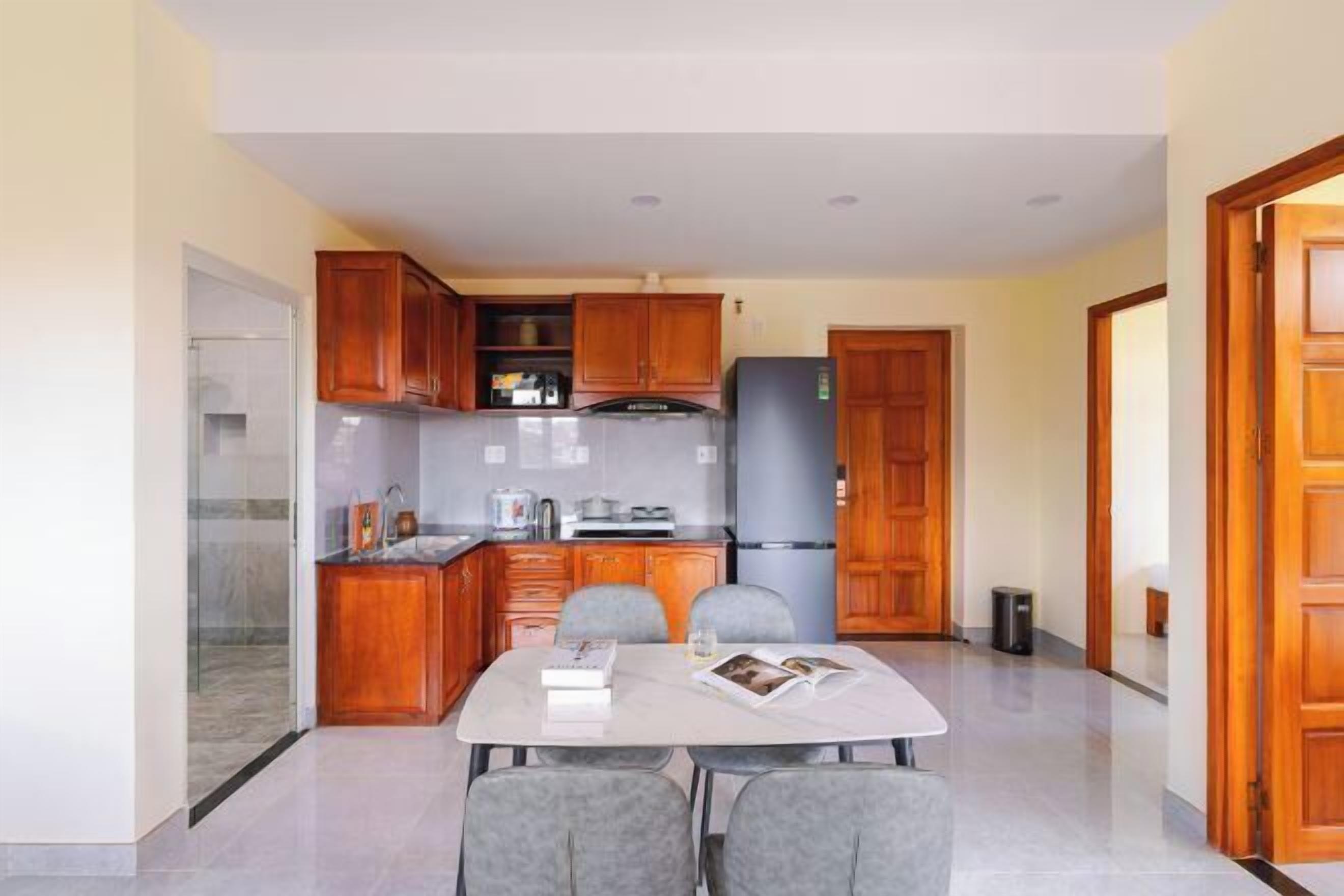 Private kitchen | Fridge, cookware/dishes/utensils