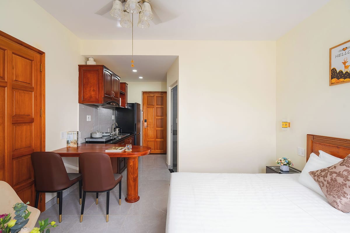 Standard Studio, Garden View | 1 bedroom, free minibar items, iron/ironing board, free WiFi
