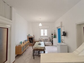 Dining - Villa Iris with large veranda (San Pietro In Bevagna)