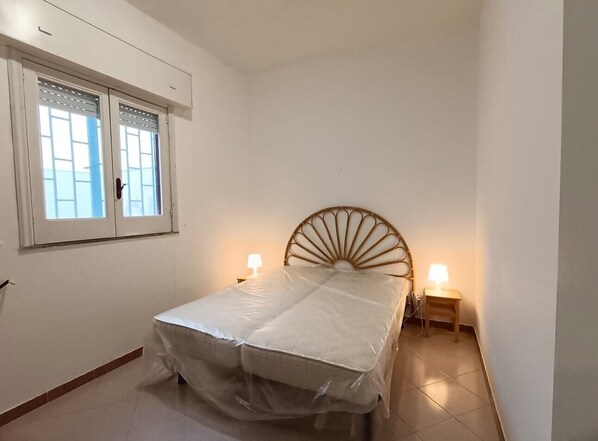 3 bedrooms, iron/ironing board, bed sheets