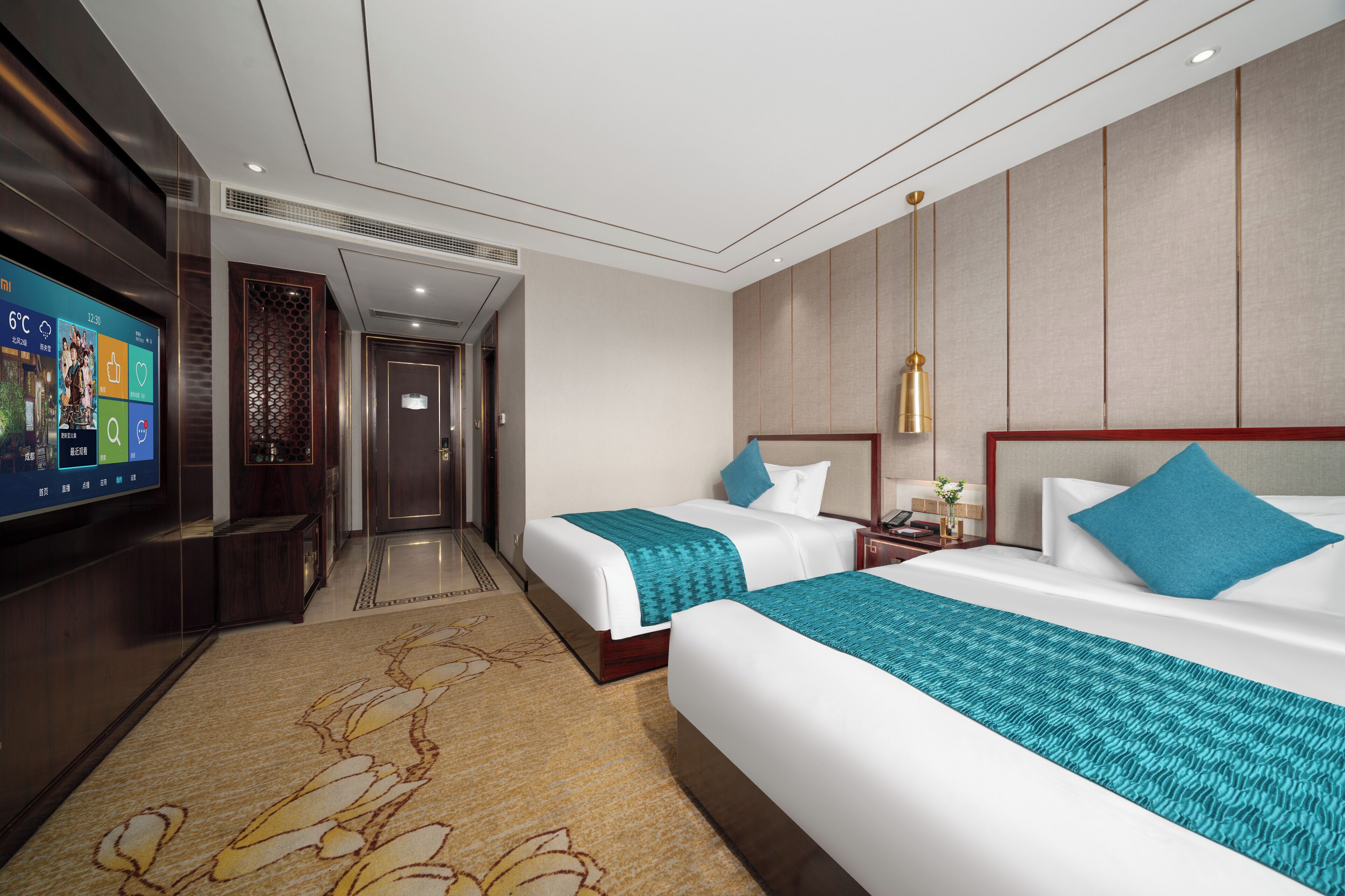 Deluxe Twin Room | Premium bedding, in-room safe, desk, laptop workspace