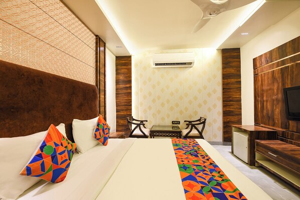 Egyptian cotton sheets, premium bedding, in-room safe, free WiFi