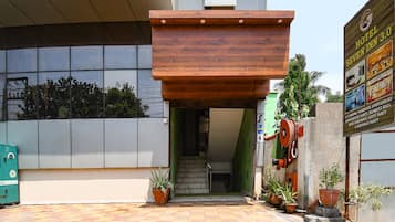 Pintu masuk properti