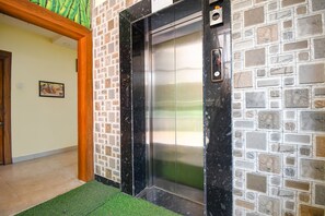 Elevator - Fabhotel Seven Inn 3.0 (Bhubaneshwar)
