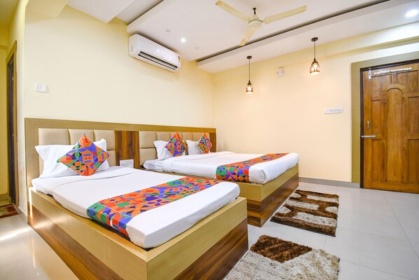 Luxury Suite | Egyptian cotton sheets, premium bedding, in-room safe, free WiFi - Fabhotel Seven Inn 3.0 (Bhubaneshwar)