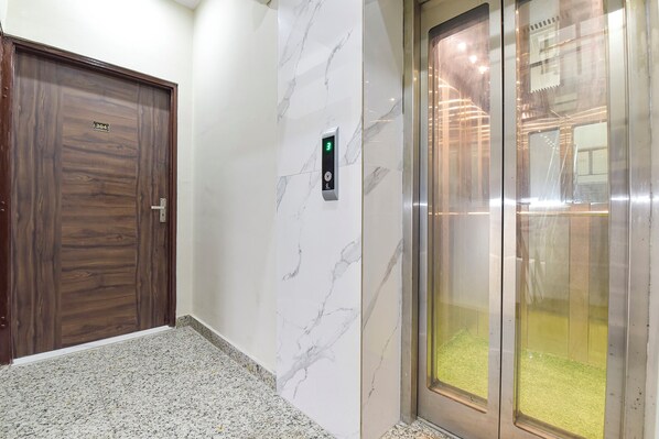 Elevator - Fabhotel Bungalow 14 (Jaipur)