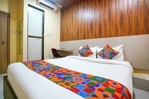 Egyptian cotton sheets, premium bedding, in-room safe, free WiFi