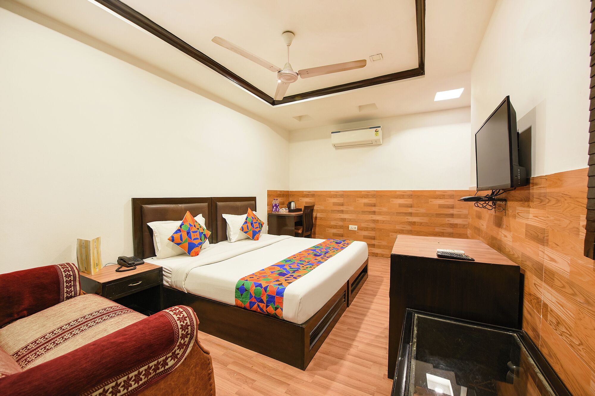 Egyptian cotton sheets, premium bedding, in-room safe, free WiFi