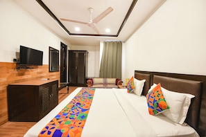 Egyptian cotton sheets, premium bedding, in-room safe, free WiFi