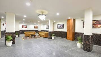 Área de estar no saguão