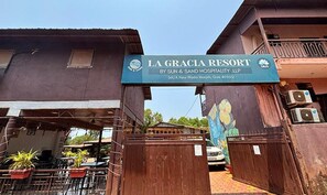Property entrance - Fabhotel Prime La Gracia Resort (Morjim)