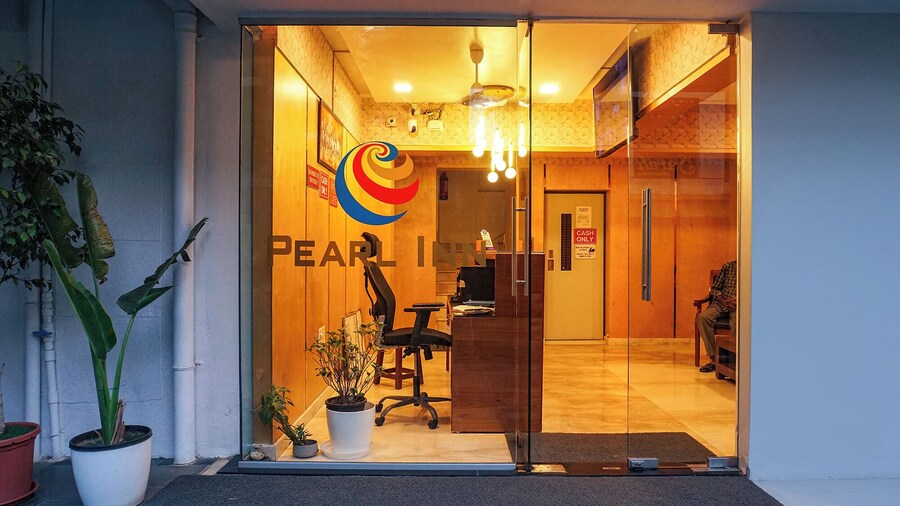FabHotel Executive Pearl Inn - Nr. Twin tower
