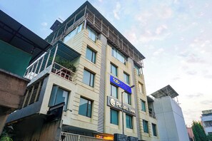 Exterior - FabHotel Executive Pearl Inn - Nr. Twin tower (Pune)