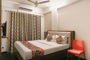 Egyptian cotton sheets, premium bedding, in-room safe - FabHotel Executive Pearl Inn - Nr. Twin tower (Pune)