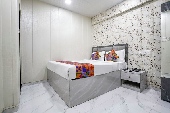 Family Room | Egyptian cotton sheets, premium bedding, in-room safe, free WiFi - Fabhotel Hans Residency (Mumbai)