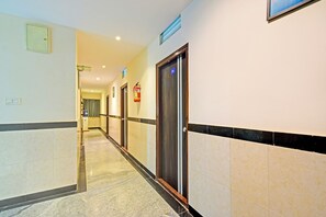 Lobby - Fabhotel Aig Broholic (Hyderabad)