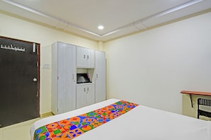 Egyptian cotton sheets, premium bedding, in-room safe, free WiFi