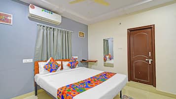 Egyptian cotton sheets, premium bedding, in-room safe, free WiFi