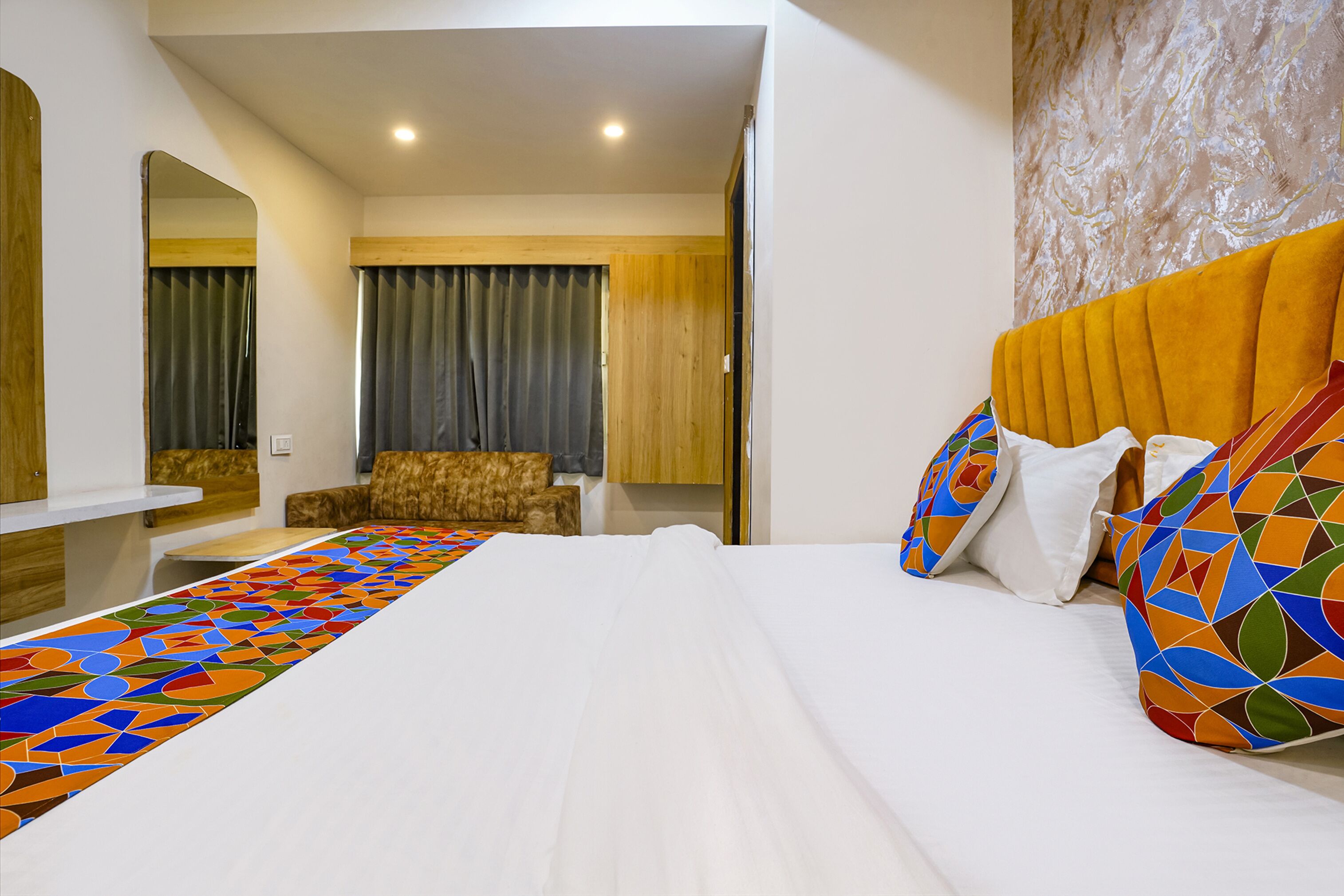 Egyptian cotton sheets, premium bedding, in-room safe, free WiFi