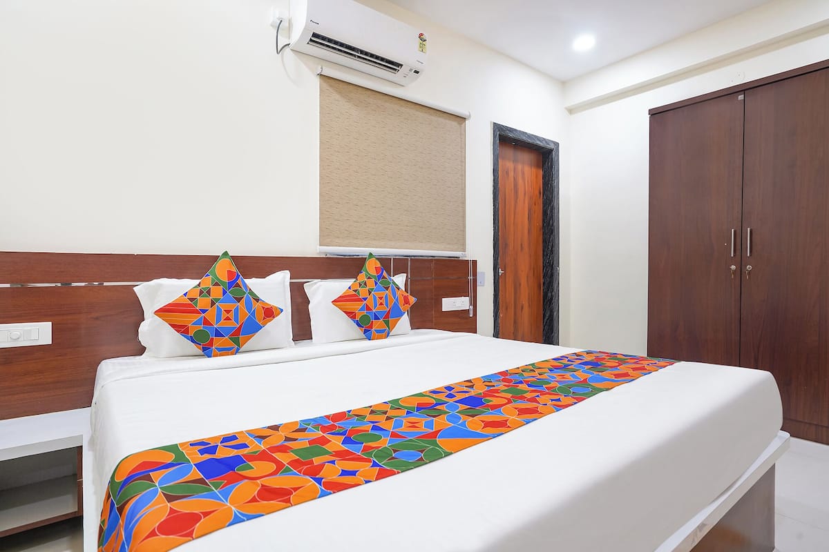 Deluxe Room | 1 bedroom, Egyptian cotton sheets, premium bedding, in-room safe