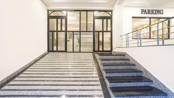 Pintu masuk properti