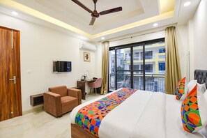 Egyptian cotton sheets, premium bedding, in-room safe, free WiFi - Fabhotel Race Course 57 (Gurugram)