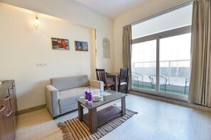 Egyptiske bomuldslagner, premium-sengetøj, pengeskab på værelset