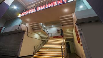 Pintu masuk hartanah